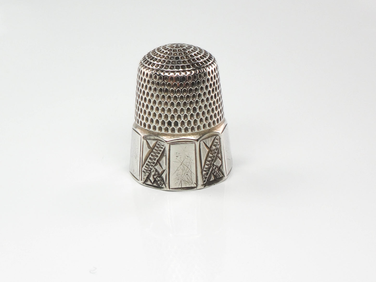 Vintage Simons Brothers Sterling Silver Sewing Thimble. Size 9
