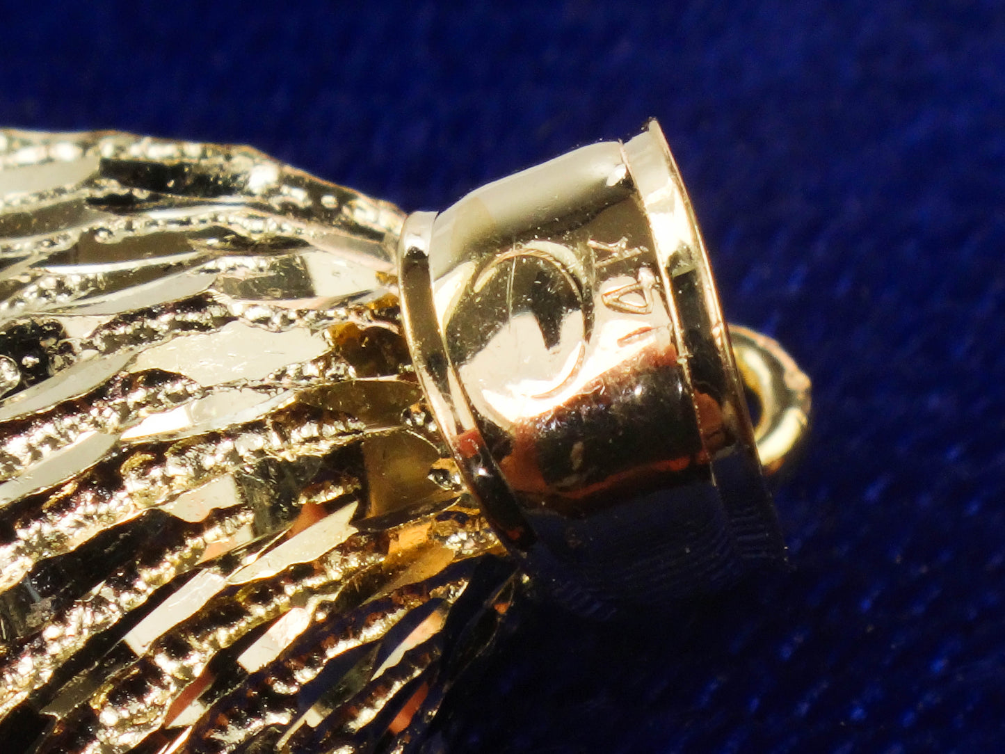 Solid 14k Yellow Gold Seashell Pendant
