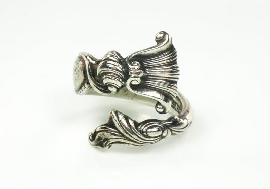 Vintage Wallace Romance of The Sea Sterling Silver Spoon Ring with Shell and Ocean Waves