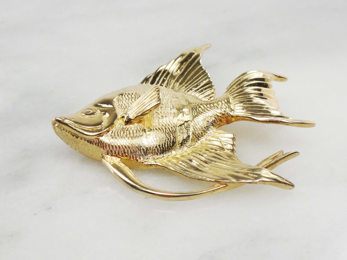 Vintage 14k Yellow Gold Angelfish Pendant: Heavy Nautical Charm