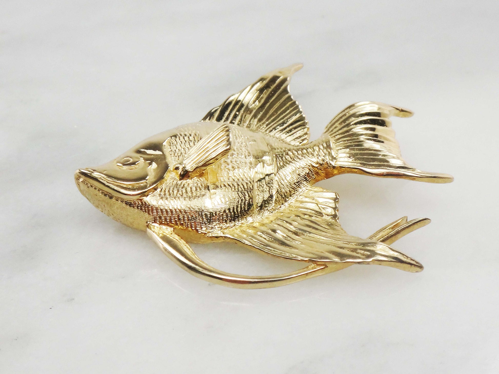 Vintage 14k Yellow Gold Angelfish Pendant: Heavy Nautical Charm
