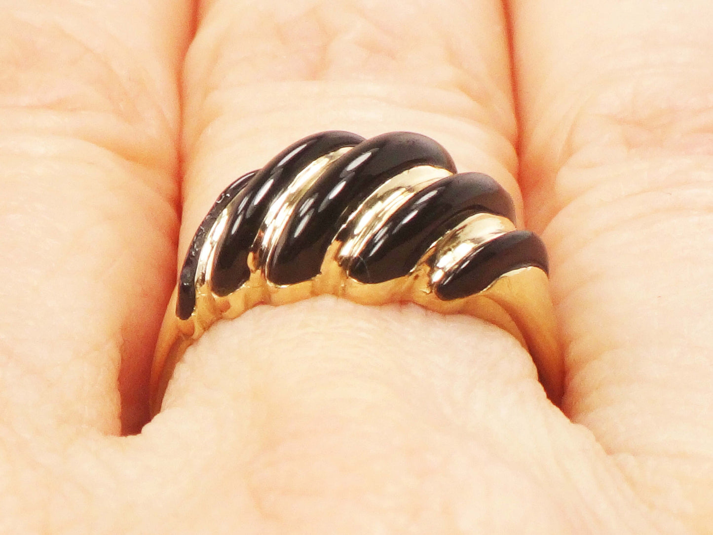 Vintage KBN Kabana 14k Yellow Gold Fluted Onyx Shrimp Ring Size 6