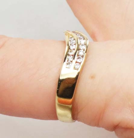 Vintage Diamond Twist Ring: 14k Yellow Gold Wave Style, Size 7.25