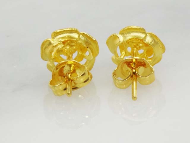 Vintage 21.6k Yellow Gold Rose Stud Earrings