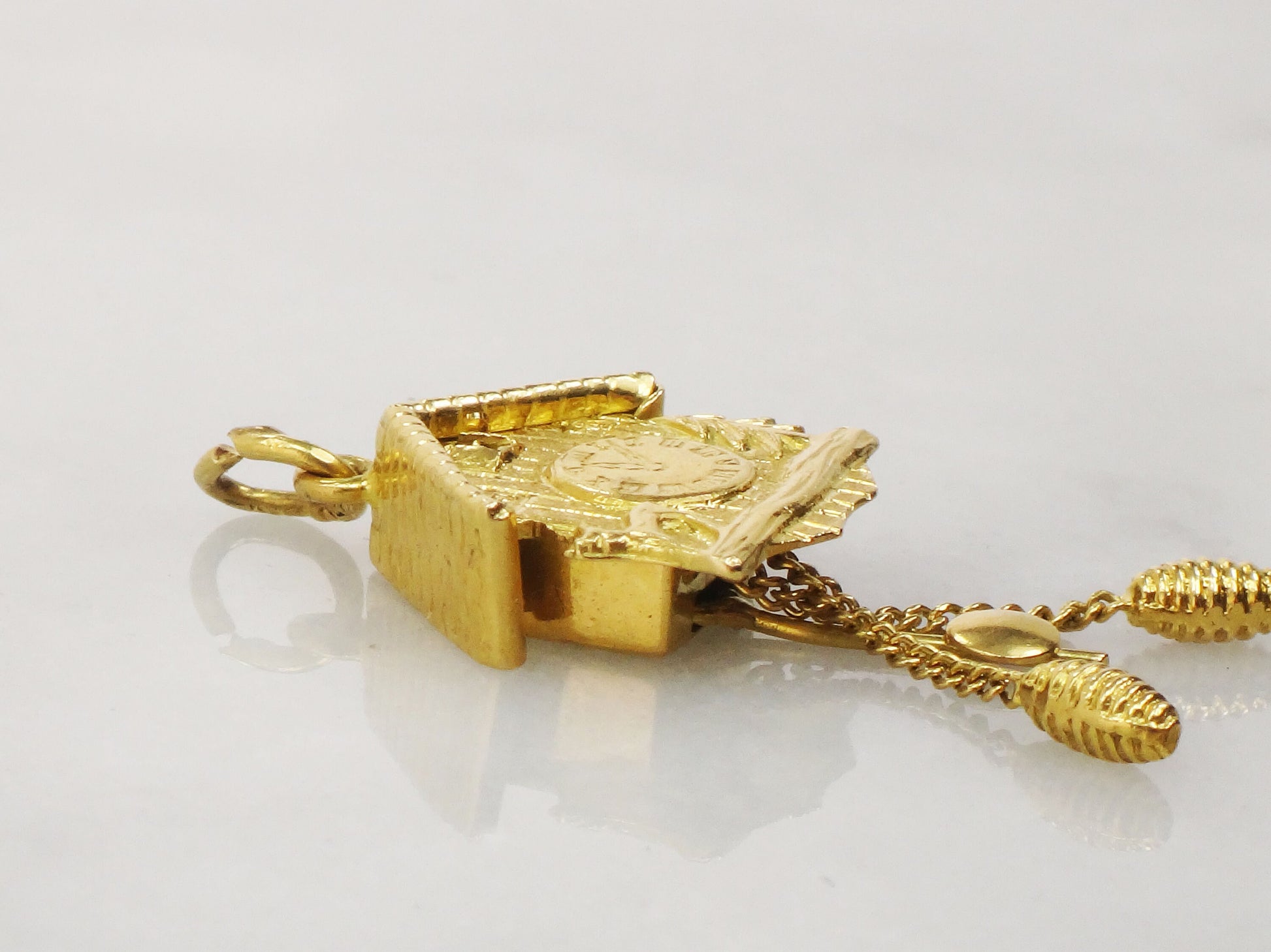 Vintage 18k Gold Cuckoo Clock Charm Pendant: Moving Pendulum, Bavaria Souvenir