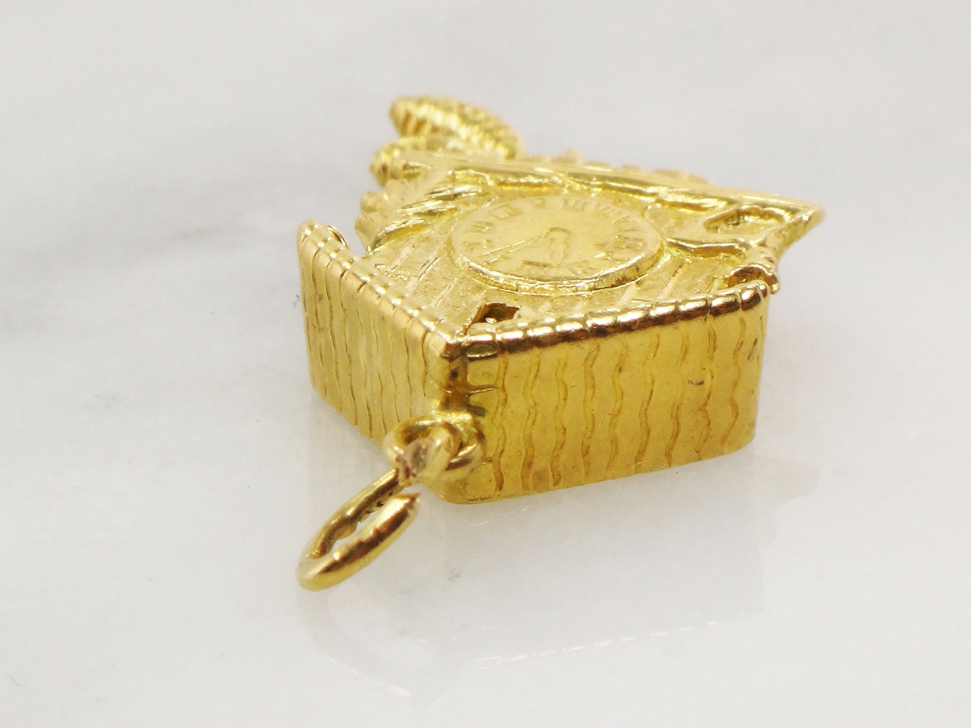 Vintage 18k Gold Cuckoo Clock Charm Pendant: Moving Pendulum, Bavaria Souvenir