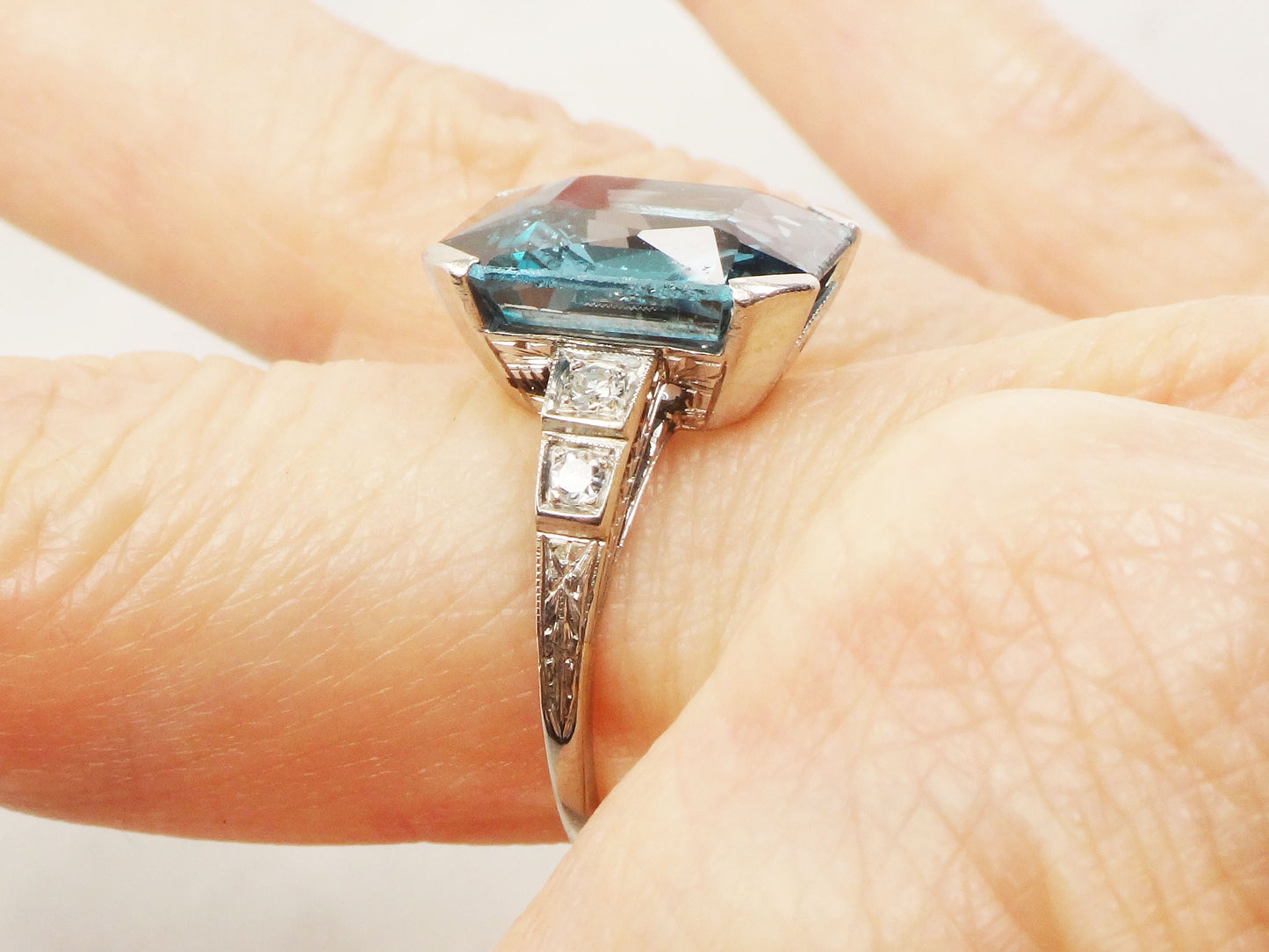 Vintage Art Deco 18k White Gold Blue Spinel Diamond Ring - Size 6.75
