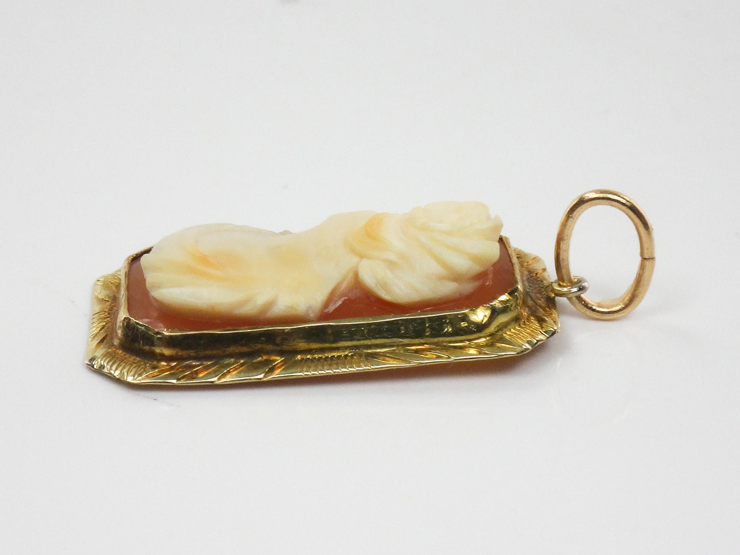 Vintage 14k Yellow Gold Small Shell Cameo Pendant with Flower in Hair
