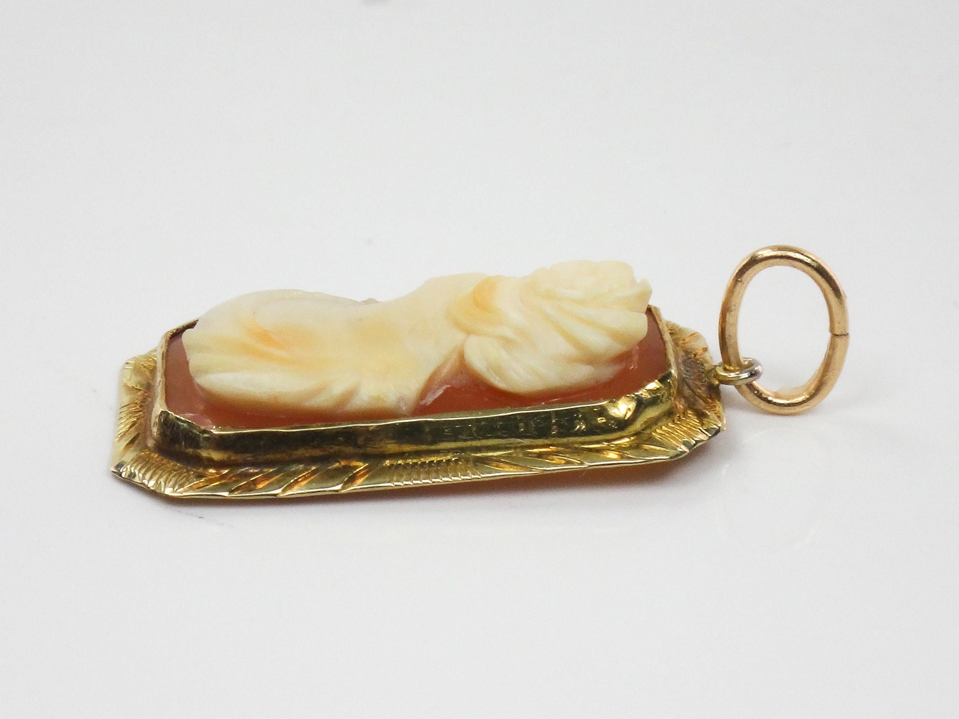 Vintage 14k Yellow Gold Small Shell Cameo Pendant with Flower in Hair
