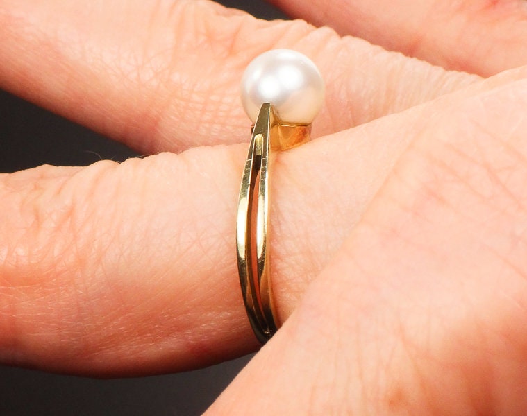 Vintage 14k Yellow Gold Cultured Pearl Ring - Modern Style, Size 5.5