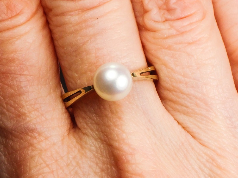 Vintage 14k Yellow Gold Cultured Pearl Ring - Modern Style, Size 5.5