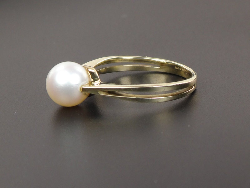 Vintage 14k Yellow Gold Cultured Pearl Ring - Modern Style, Size 5.5