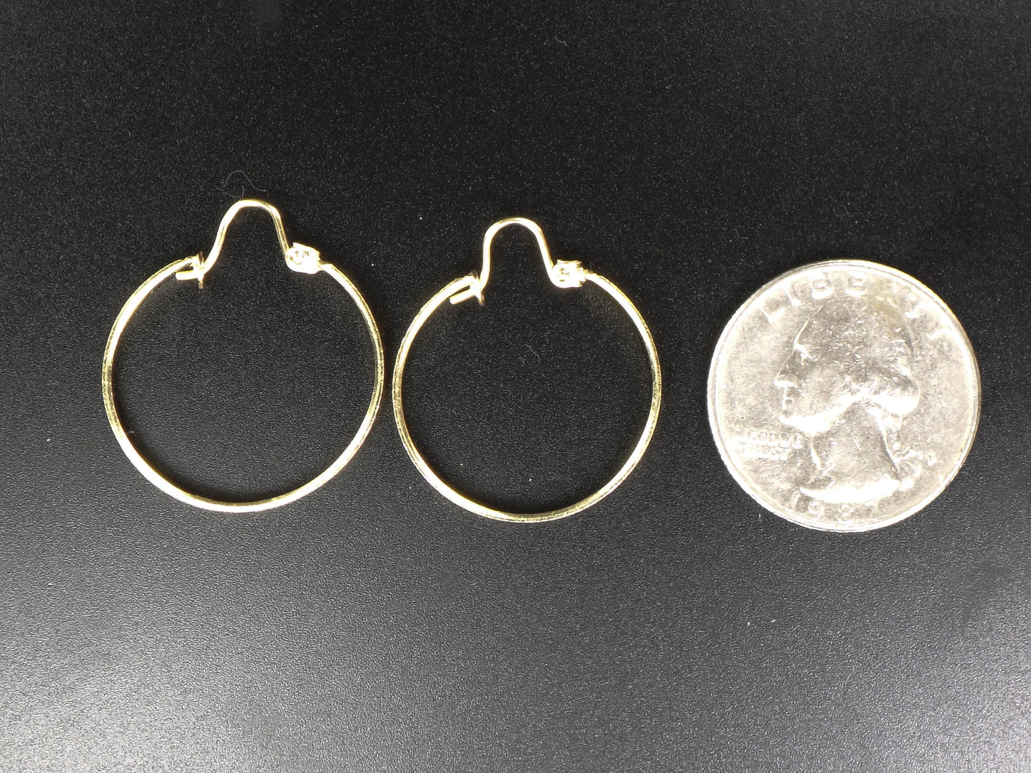 Vintage 14k Yellow Gold Round Hoop Earrings with Diamond Cut Wheat Design