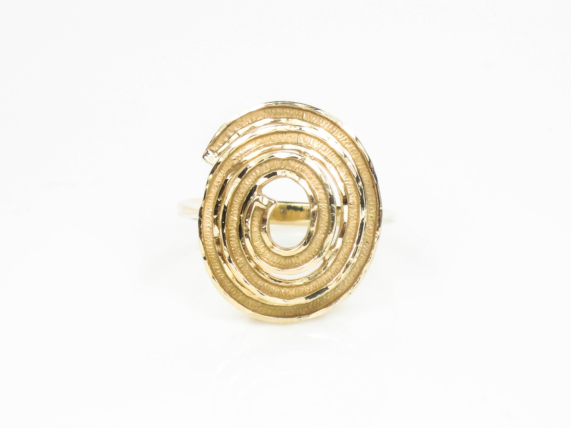 Vintage 14k Solid Yellow Gold Swirl Ring with Modern Style Size 6.75