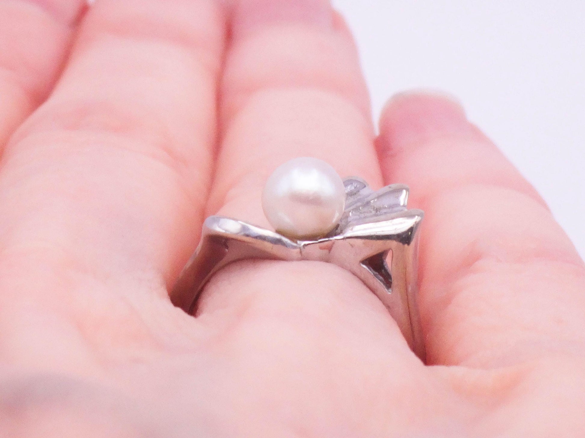 Vintage 14k White Gold Cultured Pearl Ring - Modern Style, Size 5.5