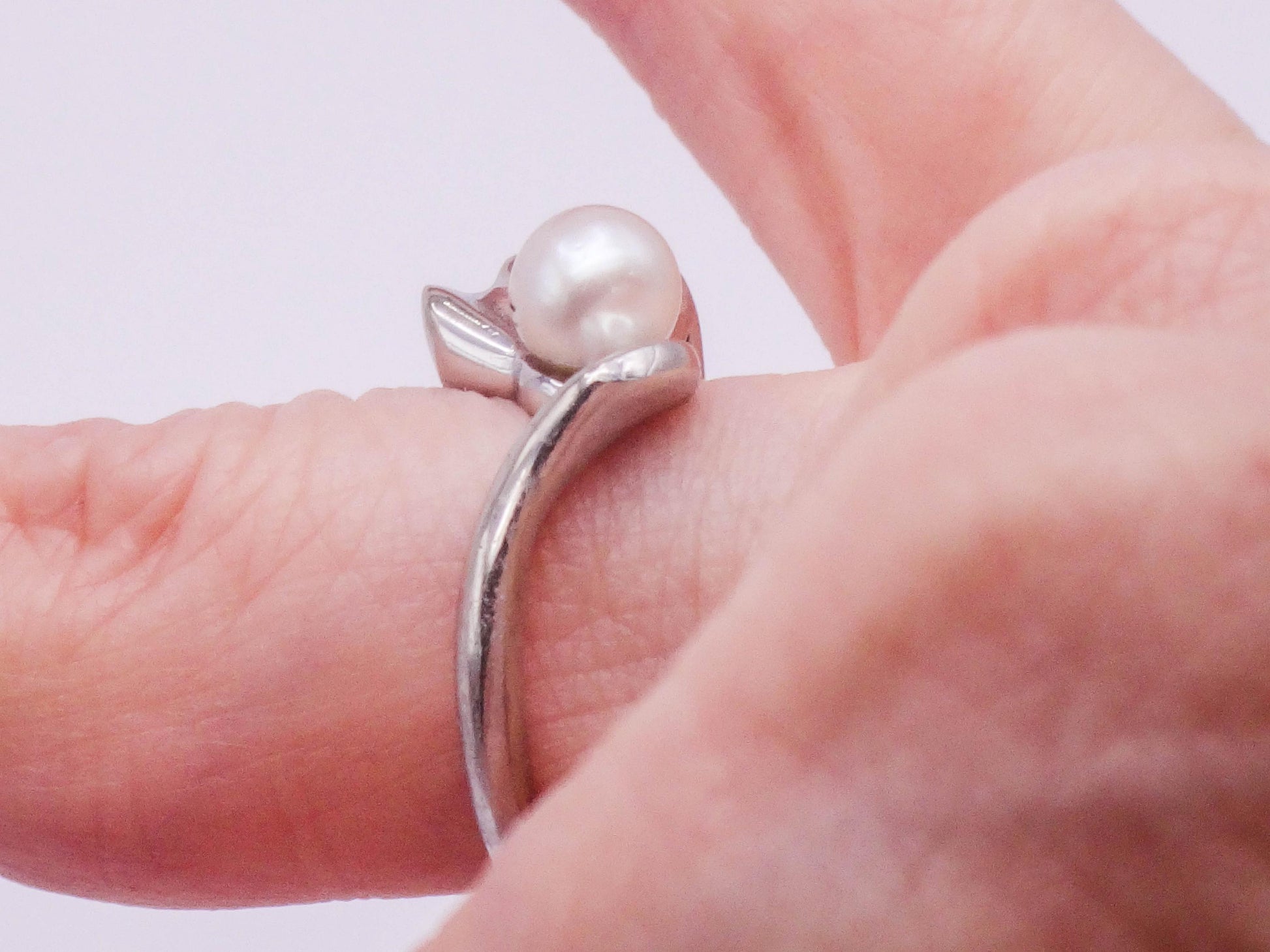 Vintage 14k White Gold Cultured Pearl Ring - Modern Style, Size 5.5