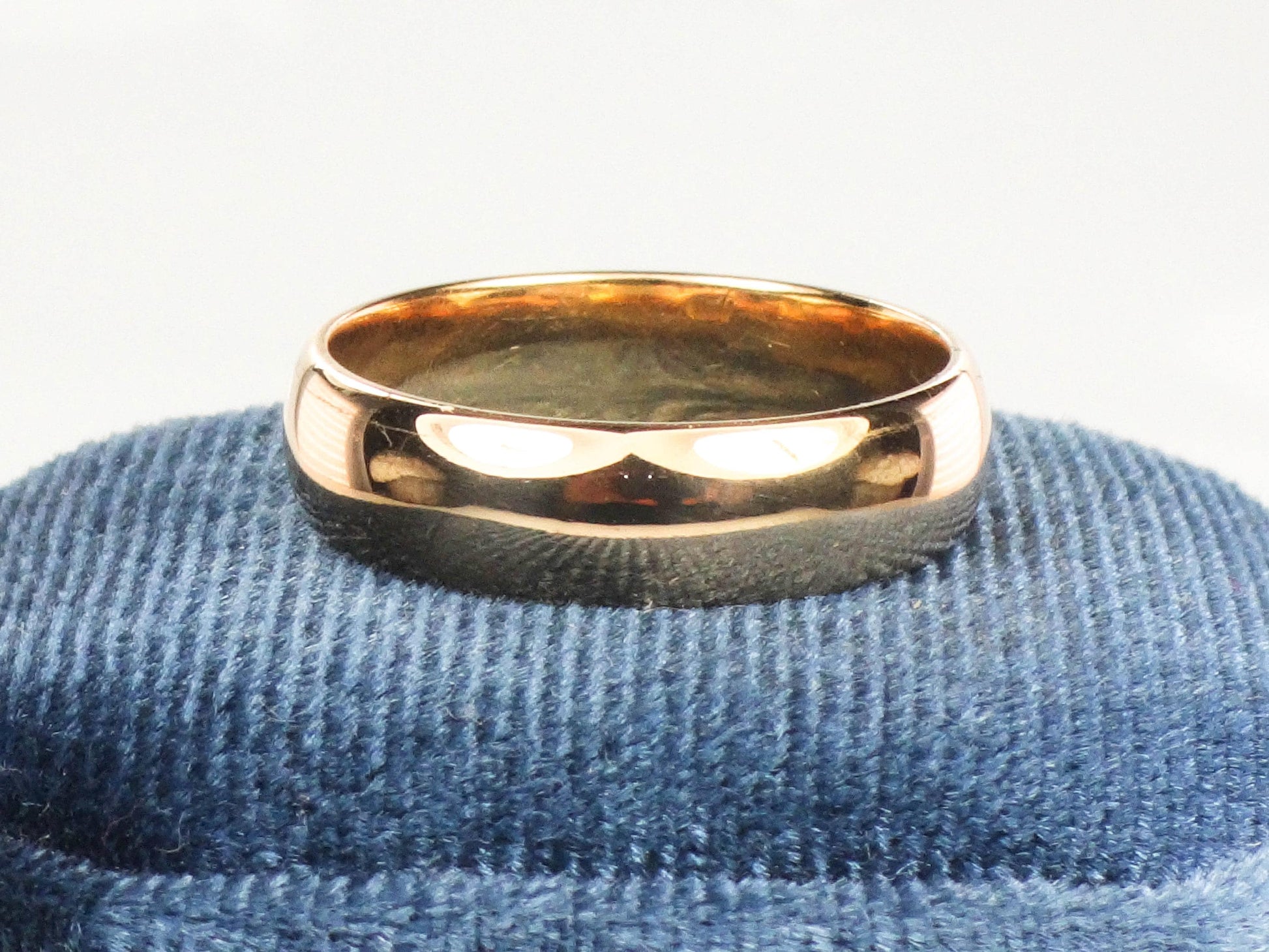 Vintage Solid 14k Yellow Gold Wedding Band, 5.6 mm Men's Plain Polished Wedding Ring Size 8.75