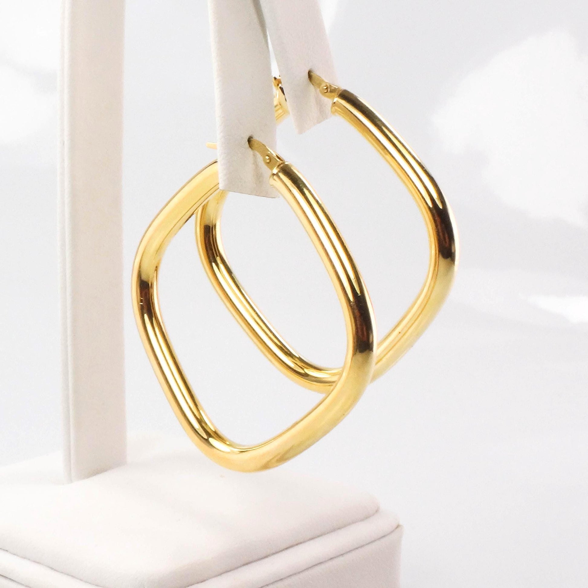 Vintage 18k Gold Hoop Earrings: Italian Rounded Square Design, 1.25" 3.8 MM