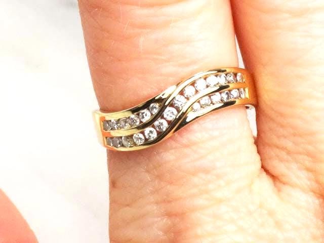 Vintage Diamond Twist Ring: 14k Yellow Gold Wave Style, Size 7.25