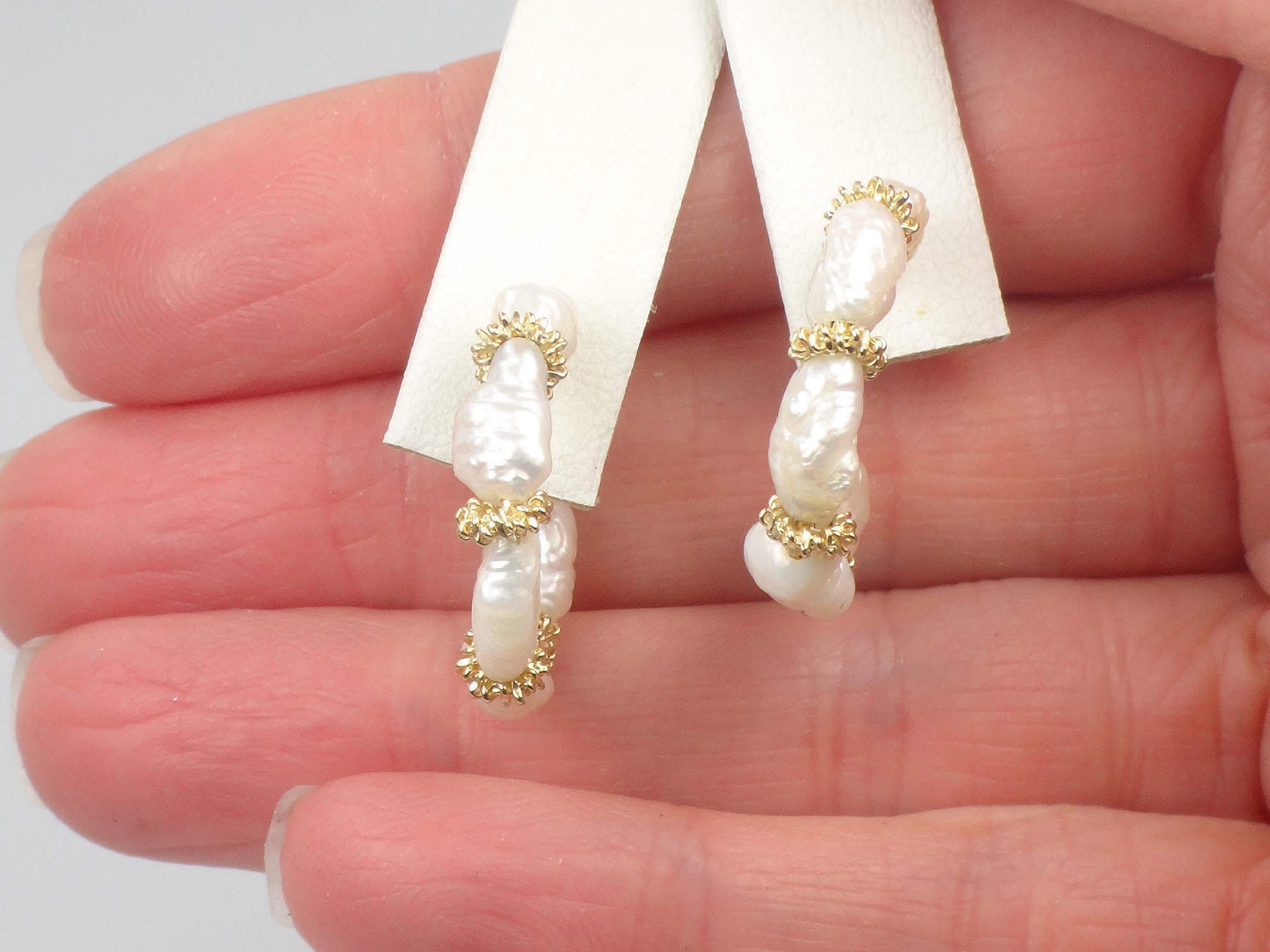 Vintage 14k Yellow Gold Freshwater Pearl Hoop Earrings