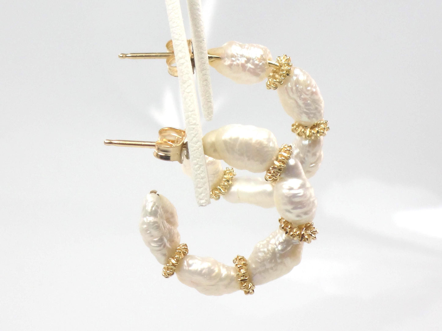 Vintage 14k Yellow Gold Freshwater Pearl Hoop Earrings