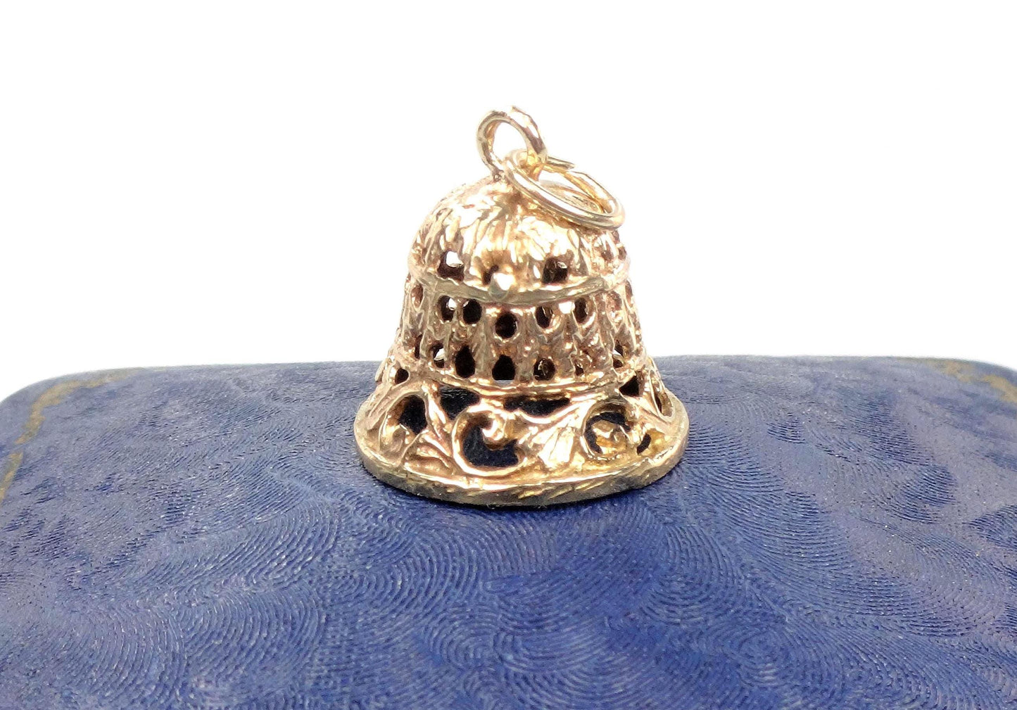 Vintage 14k Yellow Gold Bell Pendant: 3D Moveable Filigree Charm