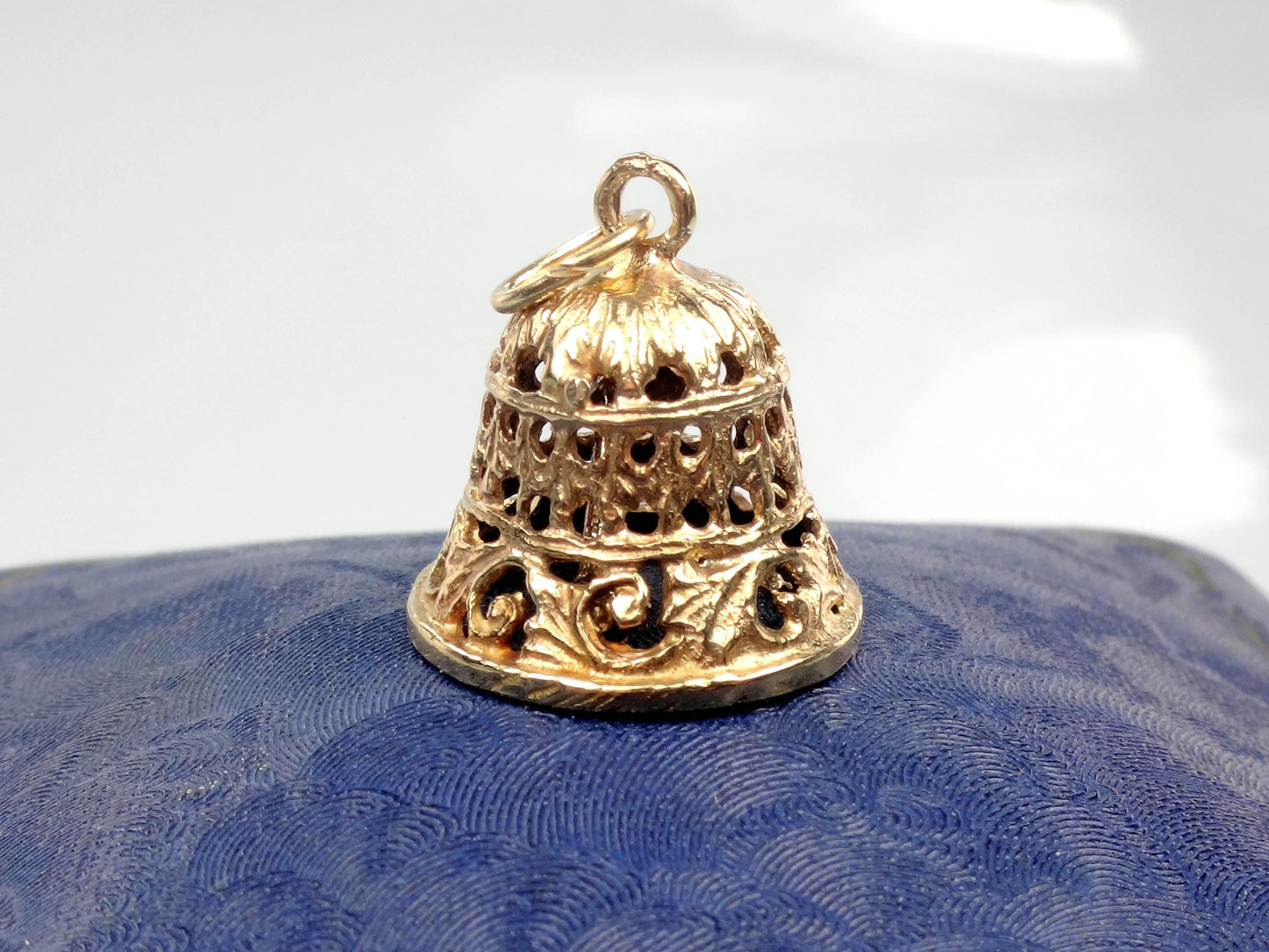 Vintage 14k Yellow Gold Bell Pendant: 3D Moveable Filigree Charm