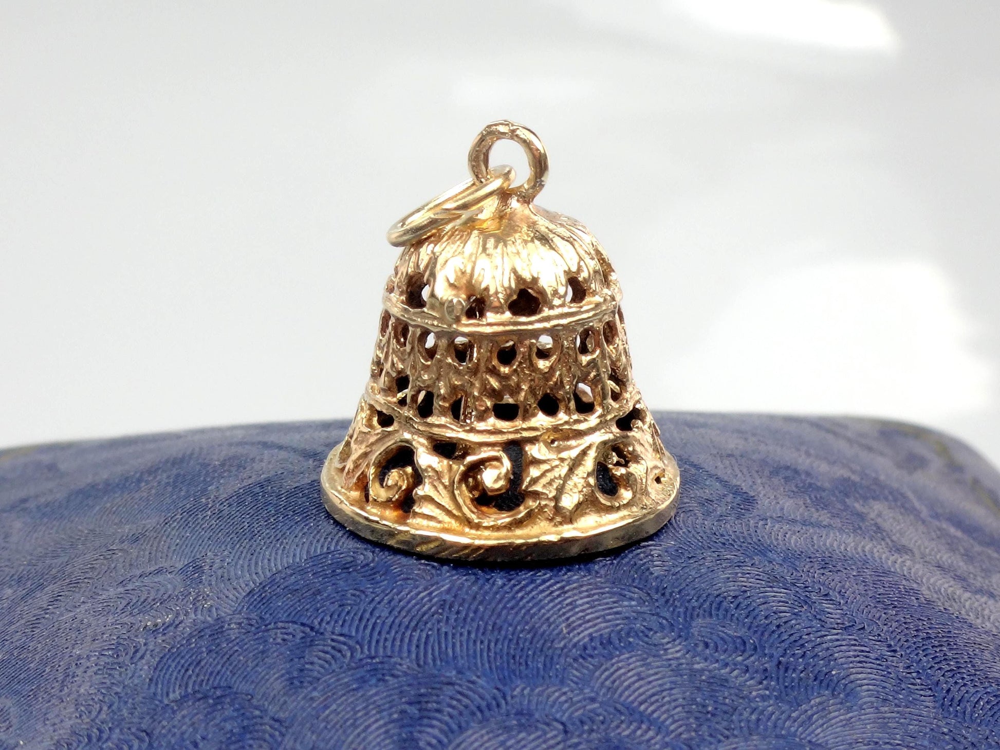 Vintage 14k Yellow Gold Bell Pendant: 3D Moveable Filigree Charm