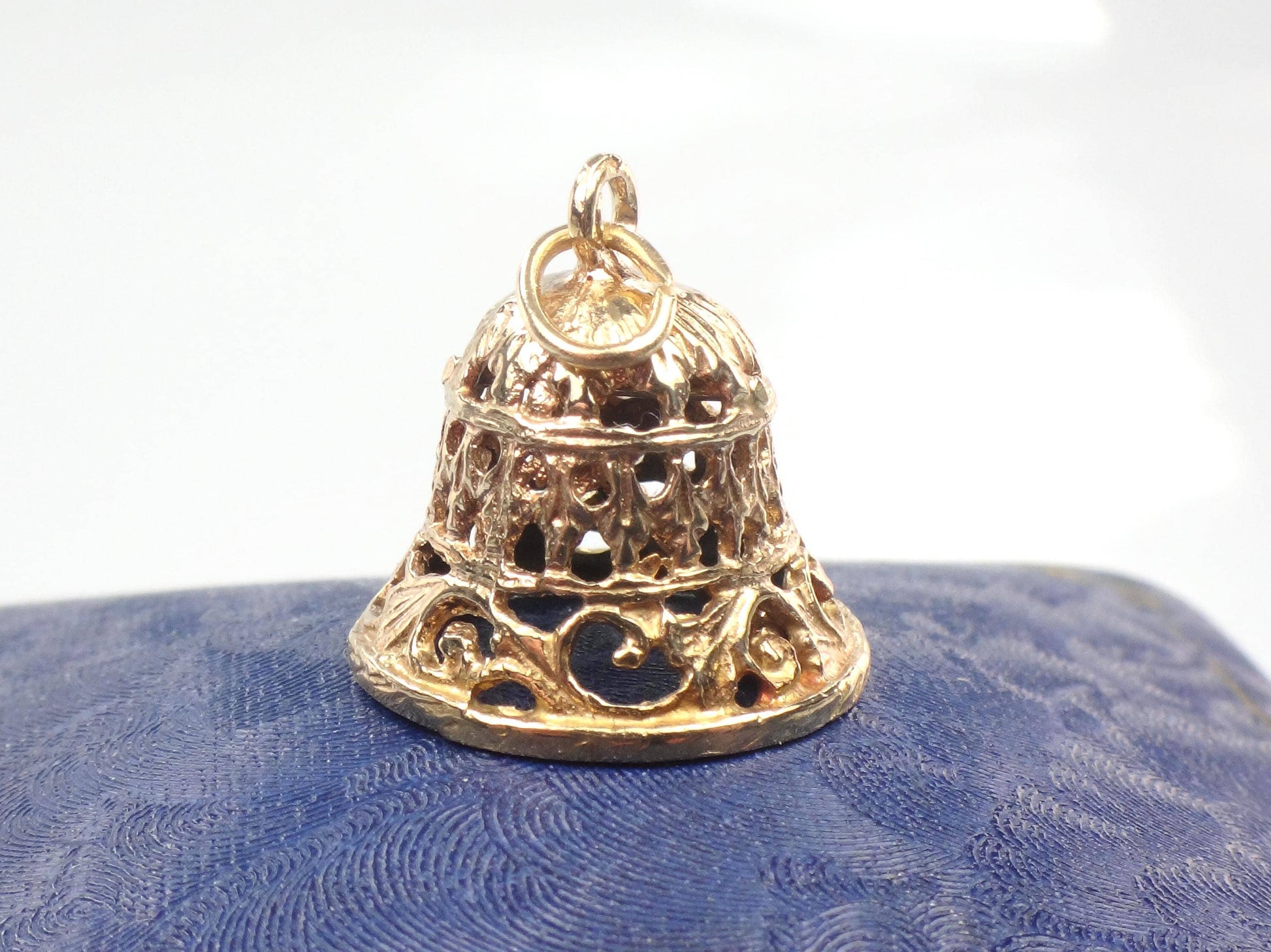 Vintage 14k Yellow Gold Bell Pendant: 3D Moveable Filigree Charm