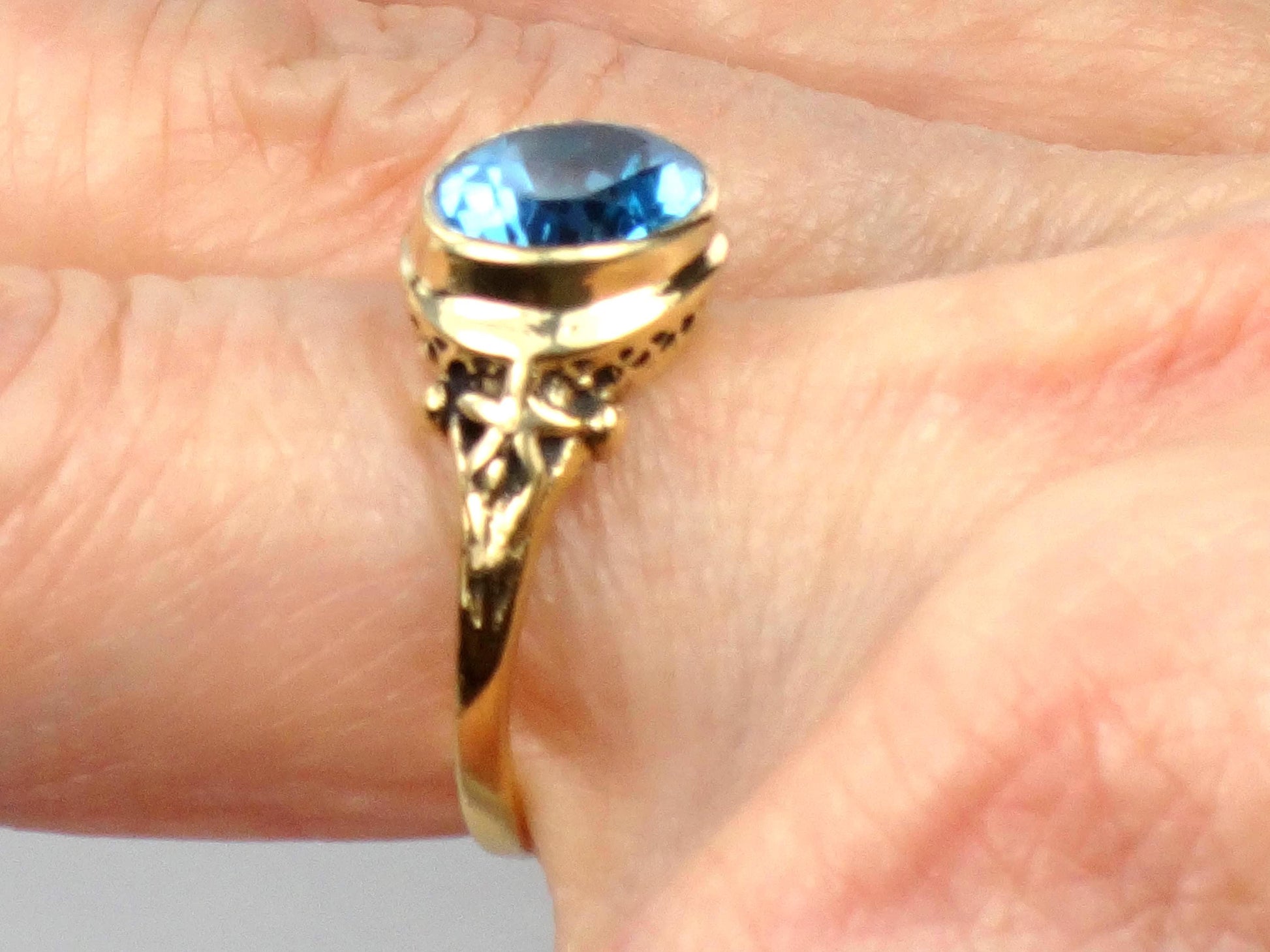 Vintage 14k Yellow Gold Sideways Blue Topaz Ring, Floral, Size 6.25-BelmarJewelers
