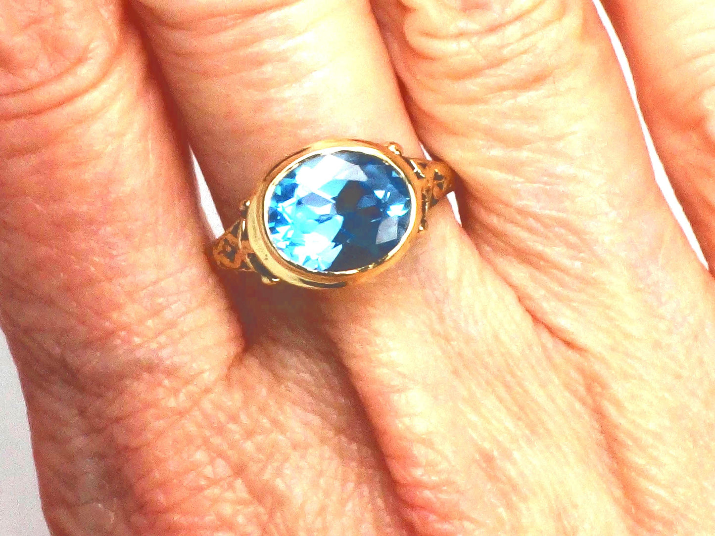 Vintage 14k Yellow Gold Sideways Blue Topaz Ring, Floral, Size 6.25-BelmarJewelers