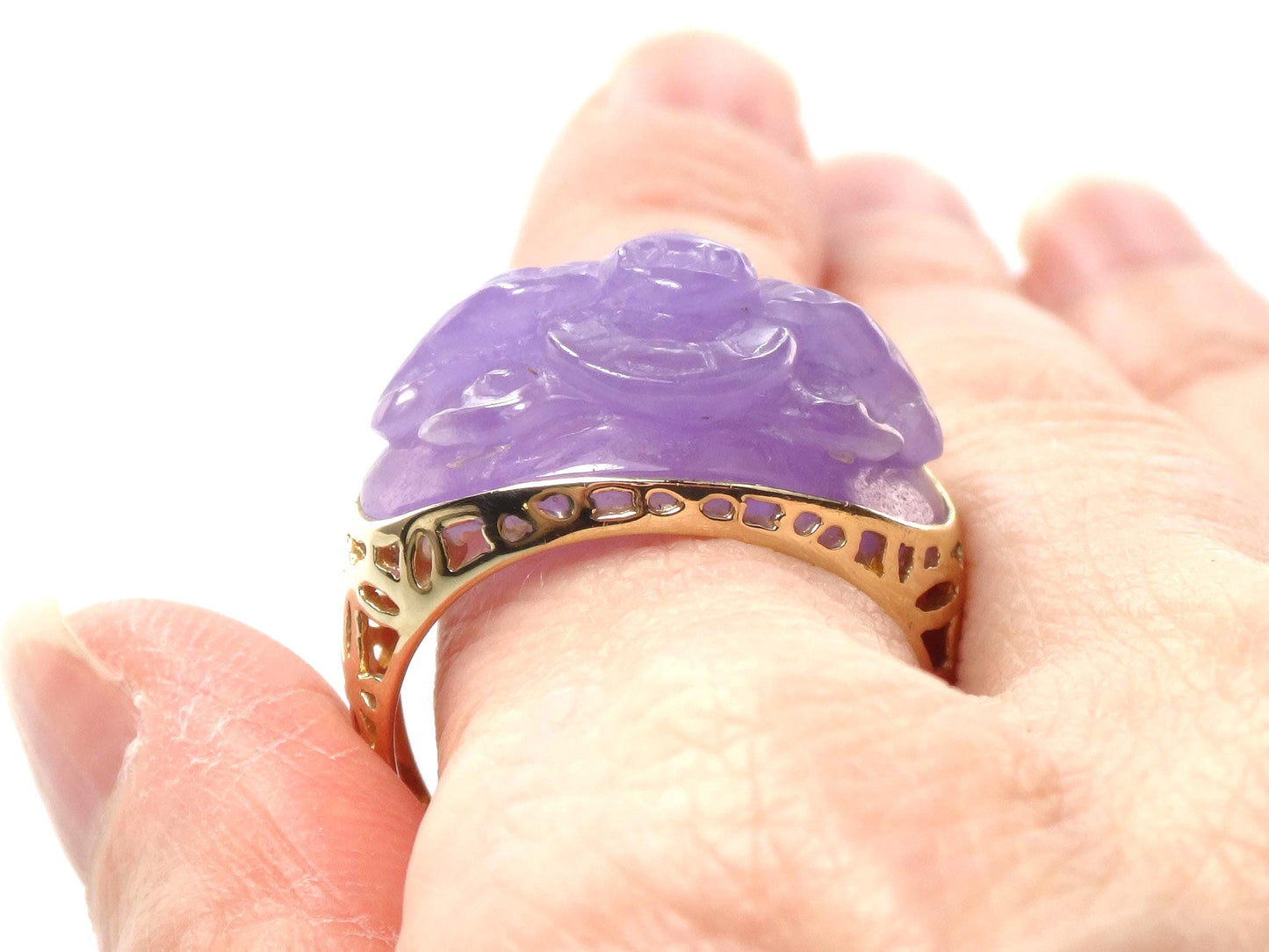 Vintage 14k Yellow Gold Carved Lavender Jade Ring, Size 10-BelmarJewelers