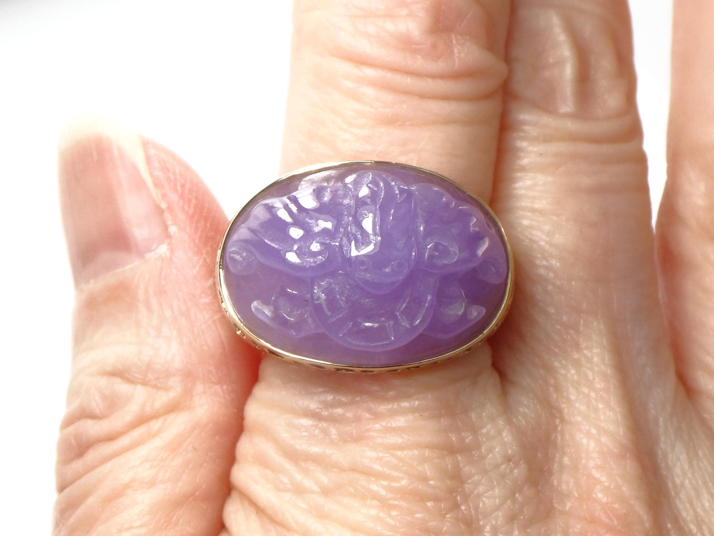 Vintage 14k Yellow Gold Carved Lavender Jade Ring, Size 10-BelmarJewelers