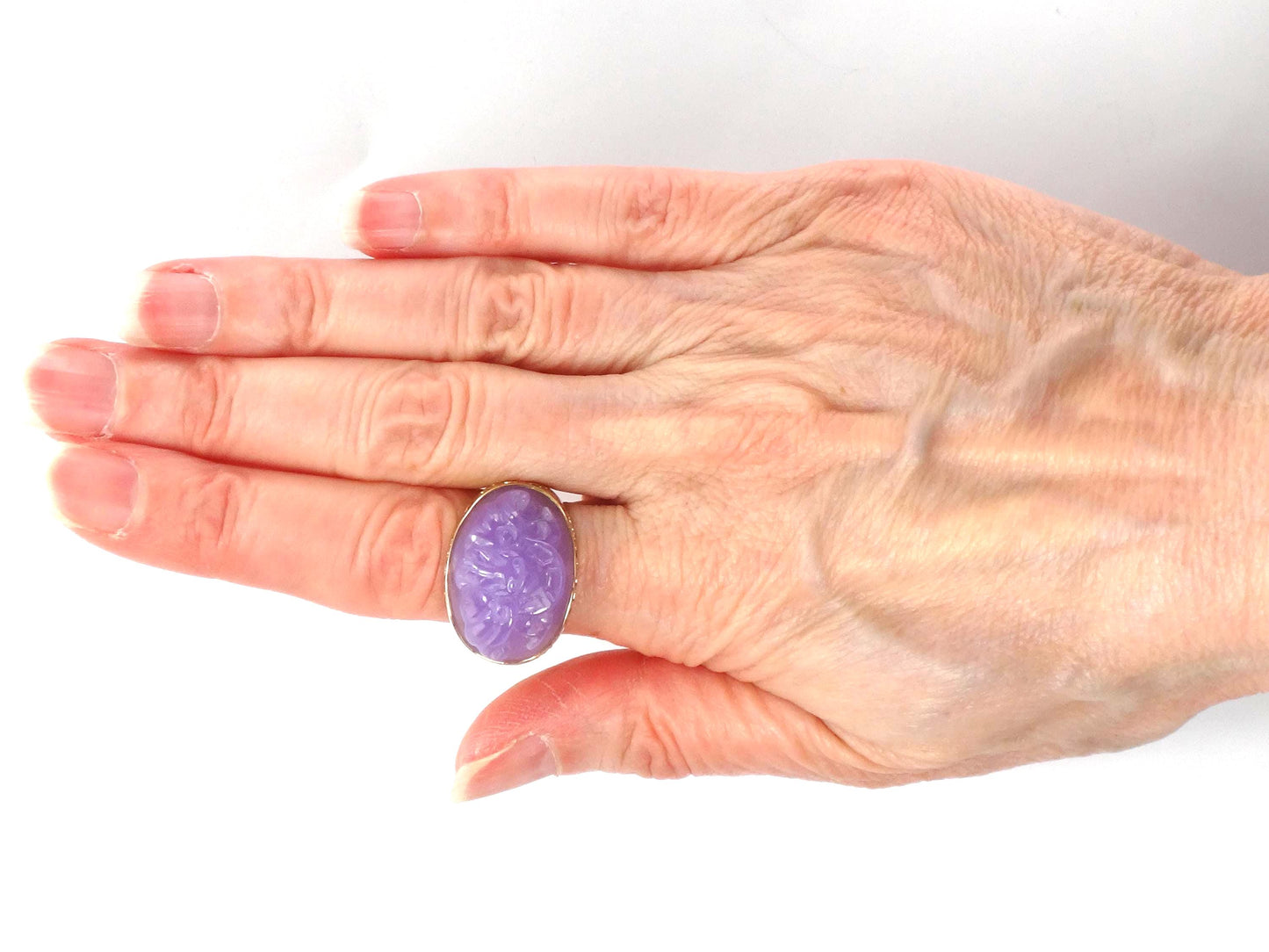 Vintage 14k Yellow Gold Carved Lavender Jade Ring, Size 10-BelmarJewelers