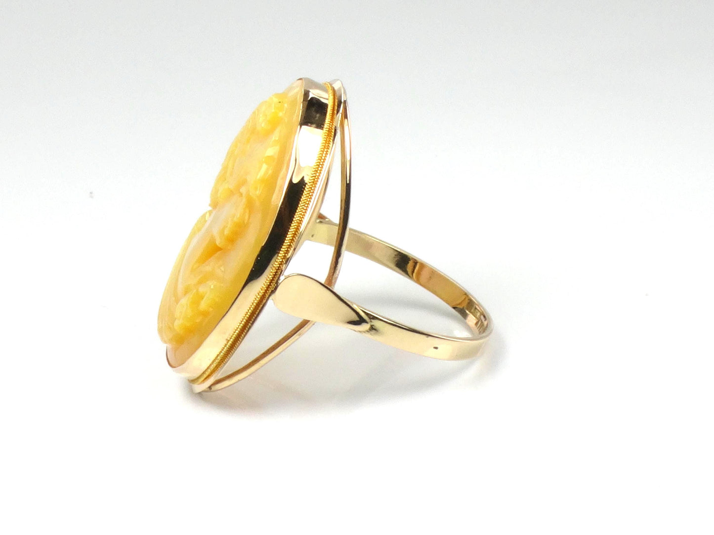 Vintage 14k Yellow Gold Italian Mother of Pearl Cameo Ring, Size 8-BelmarJewelers