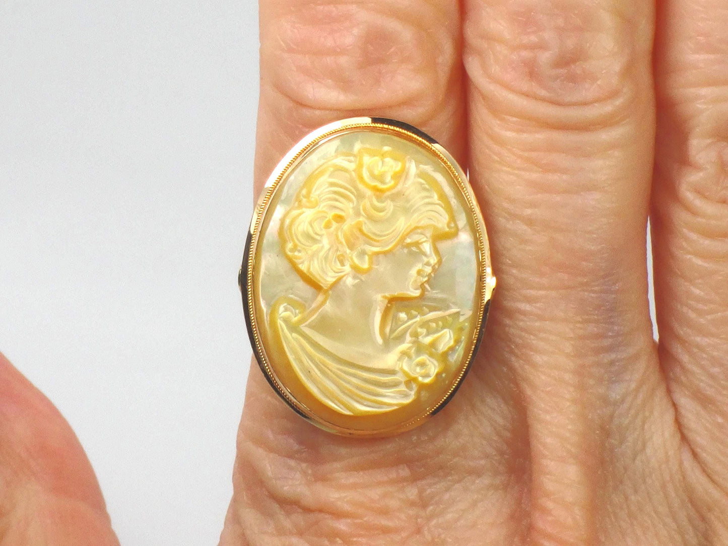 Vintage 14k Yellow Gold Italian Mother of Pearl Cameo Ring, Size 8-BelmarJewelers