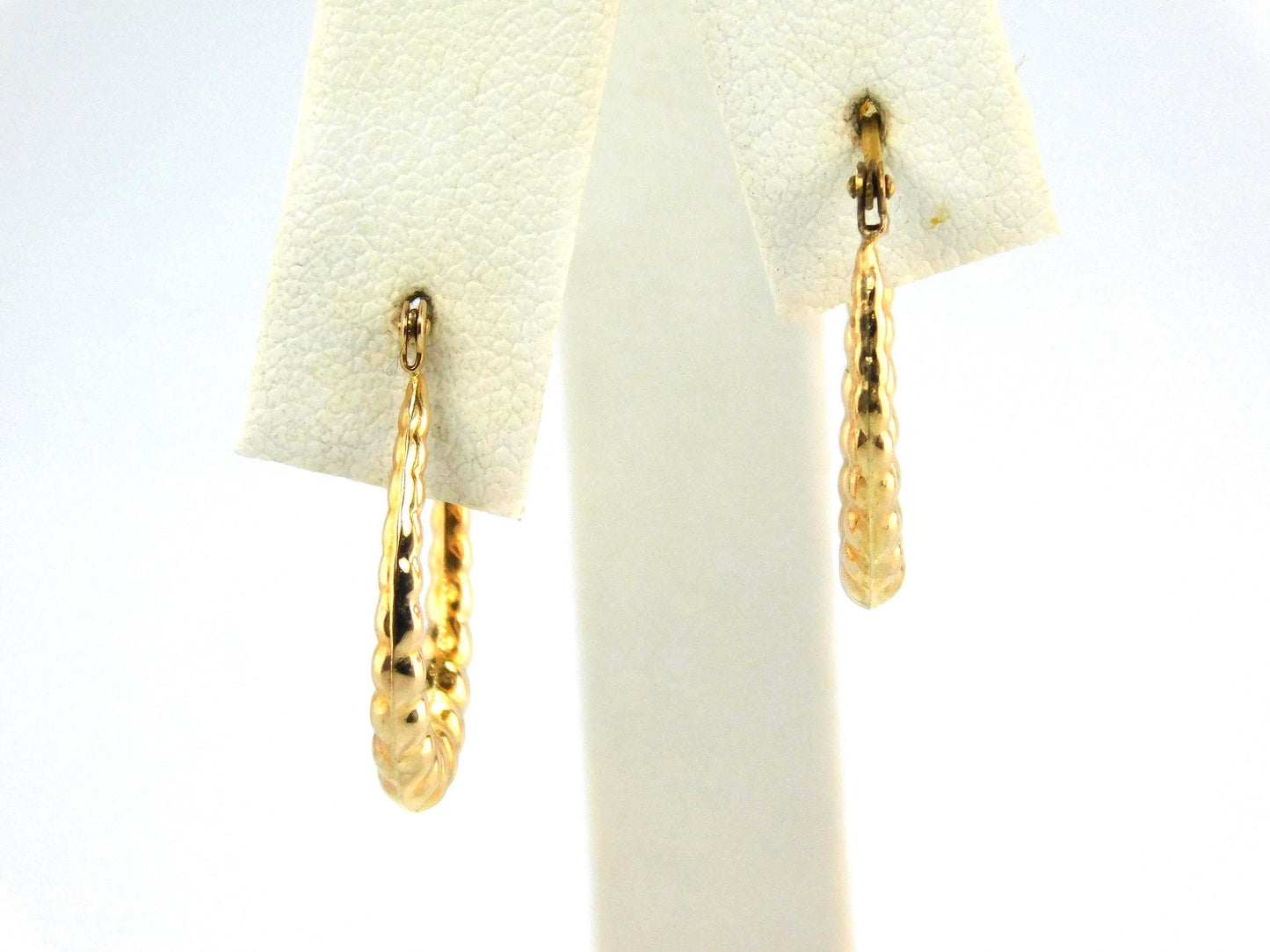 Vintage 14k Yellow Gold Oval Ribbed Hoop Earrings, 3/4" Length-BelmarJewelers