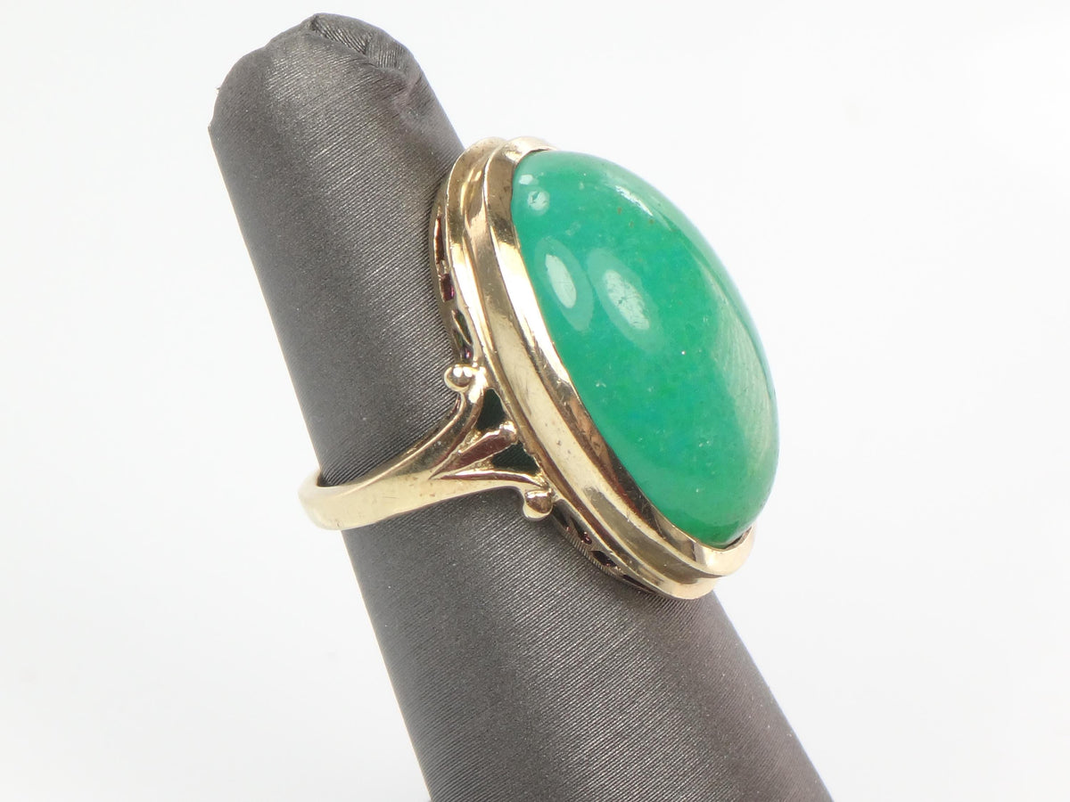 Vintage 10k Yellow Gold Oval Green Chrysoprase Ring, Size 5-BelmarJewelers