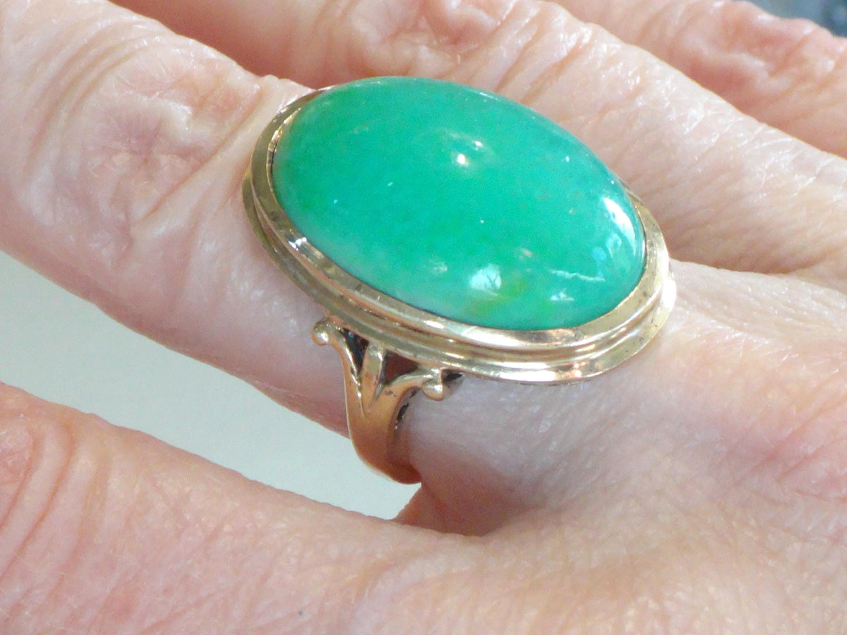 Vintage 10k Yellow Gold Oval Green Chrysoprase Ring, Size 5-BelmarJewelers