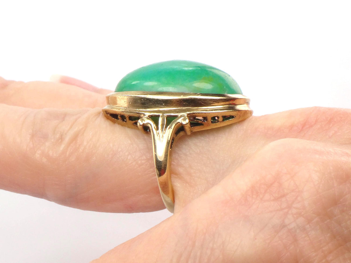 Vintage 10k Yellow Gold Oval Green Chrysoprase Ring, Size 5-BelmarJewelers